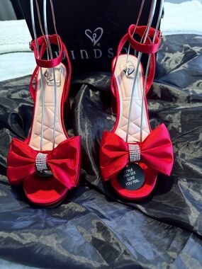 Red Windsor Rhinestone Open Toe Ankle Straps Woman’s Heels Sz 9 New Church